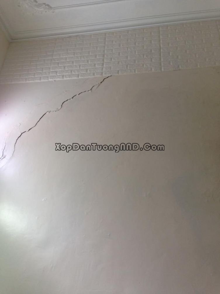Khả năng che lấp lỗi của xốp dán tường vượt trội hơn nhiều so với giấy dán tường